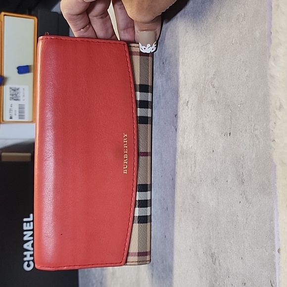 Burberry wallet - Picture 1 of 13